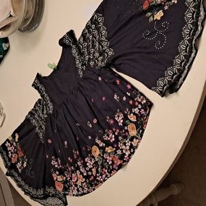 Farm Rio crop cold shoulder  flare sleeve blouse SzP, would also fit a S